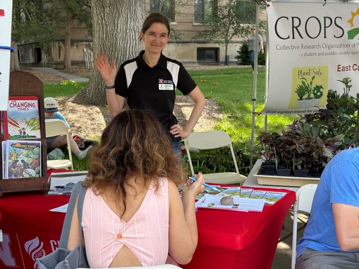 Rebecca Roston at Discovery Days